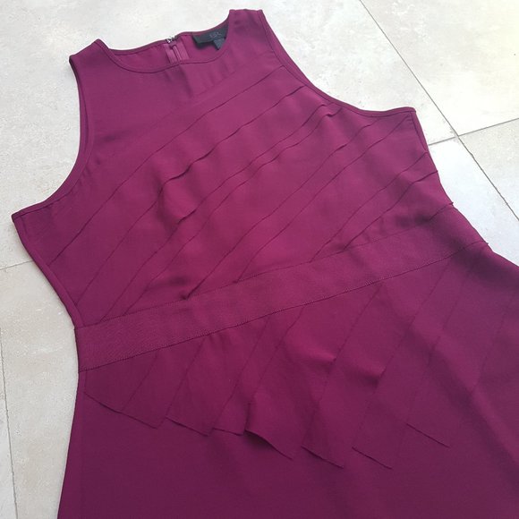 Banana Republic Burgundy Sleeveless Top - Picture 2 of 8